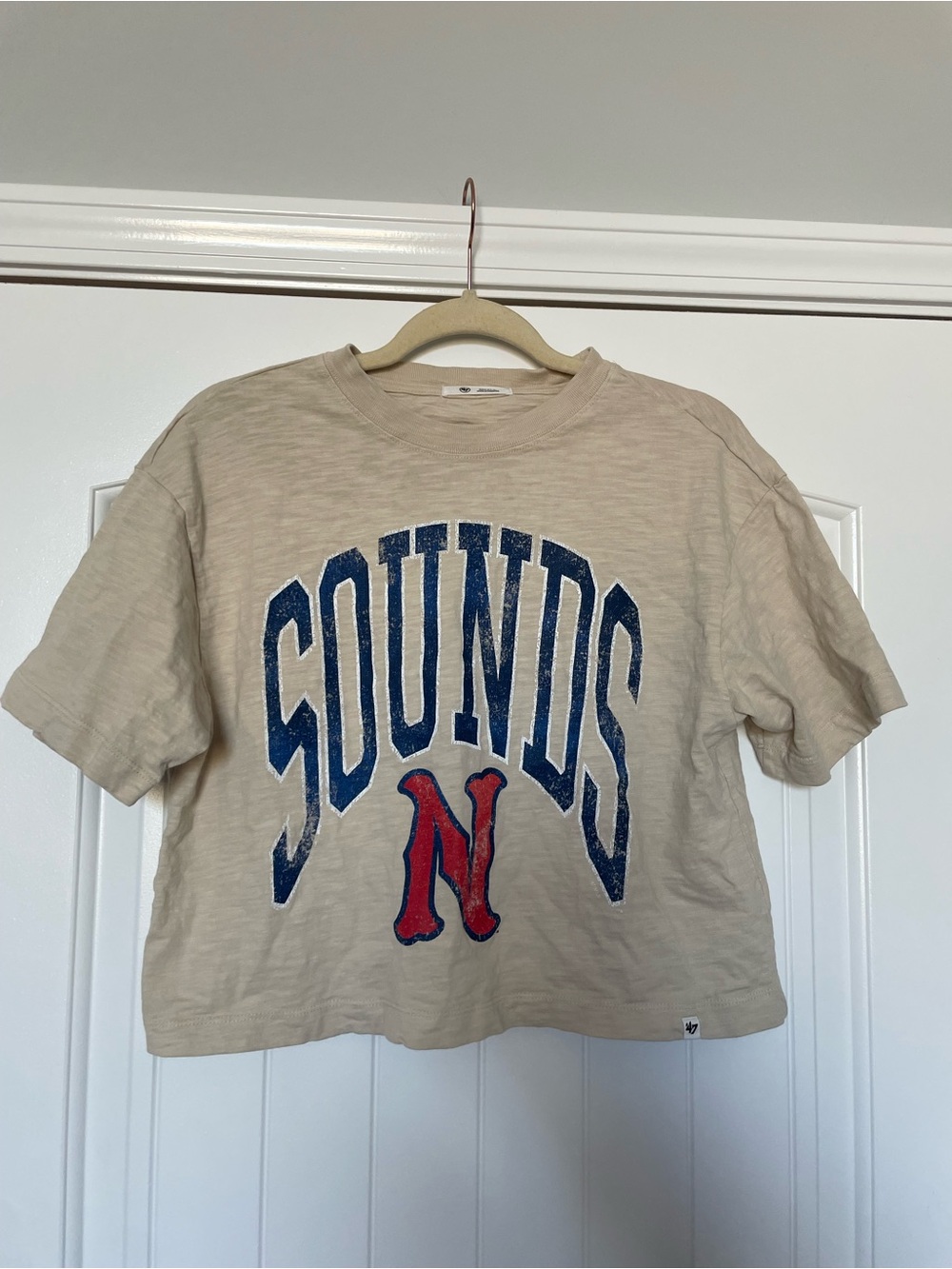 47 Beige Crop Tee with Navy Nashville 'SOUNDS'